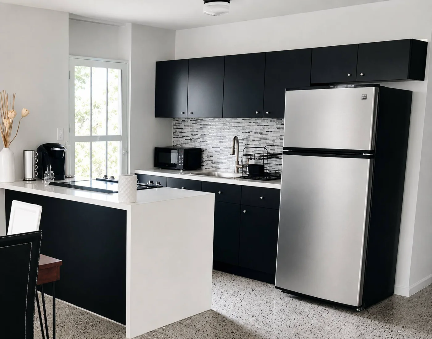 Cocina equipada con nevera